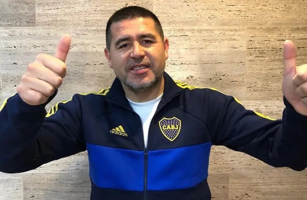 Riquelme presentaría a un ex compañero suyo como el nuevo entrenador de Boca