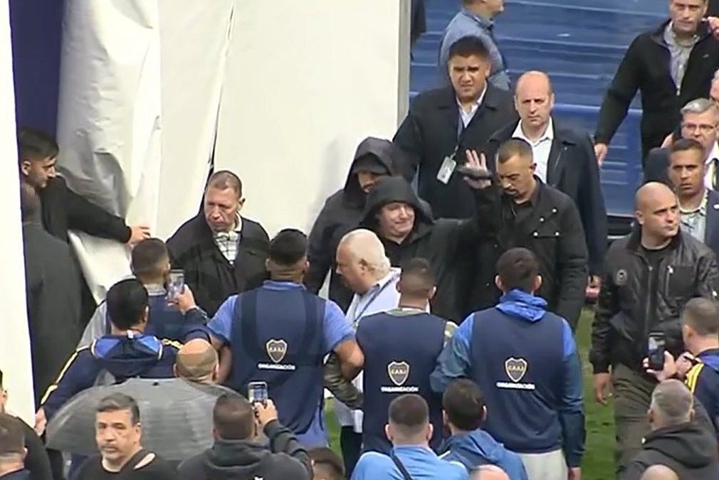 El mal momento que pasó Javier Milei en el estadio de Boca